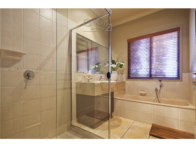 17 The Boulevard, Redland Bay QLD 4165