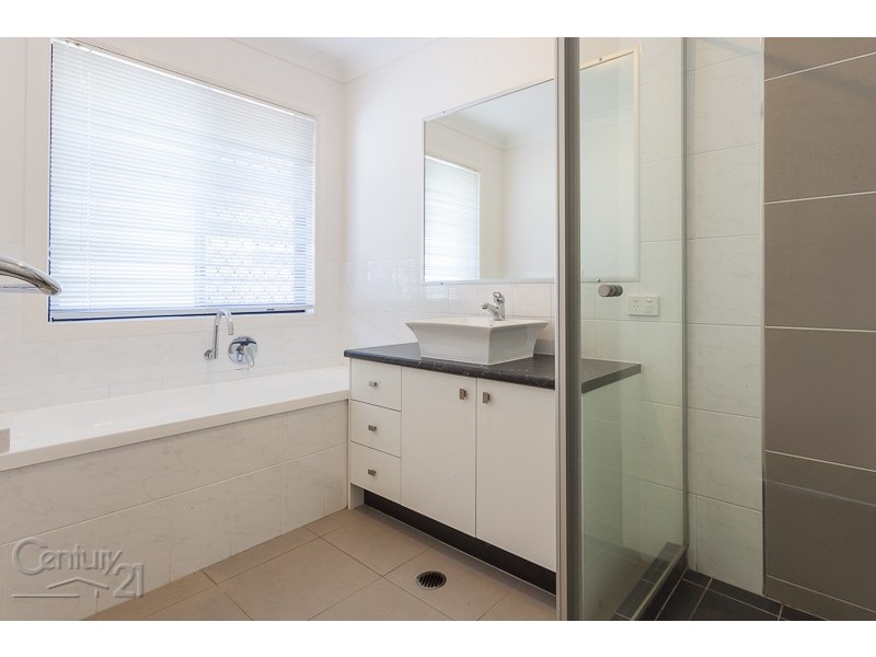 10 Mervyn Crescent, Redland Bay QLD 4165