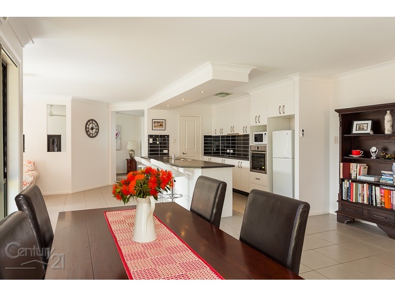10 Mervyn Crescent, Redland Bay QLD 4165