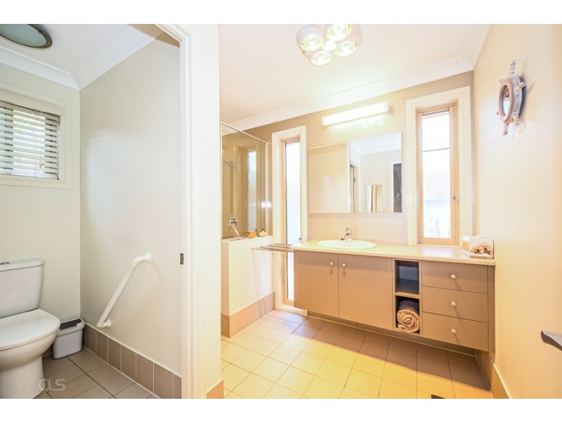 6 Seaforth Street, Sandstone Point QLD 4511