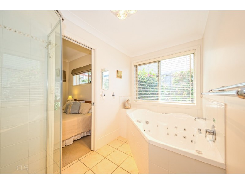 6 Seaforth Street, Sandstone Point QLD 4511