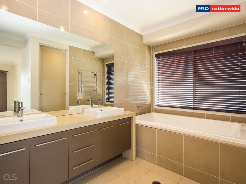 121 Voyager Drive, Banksia Beach QLD 4507