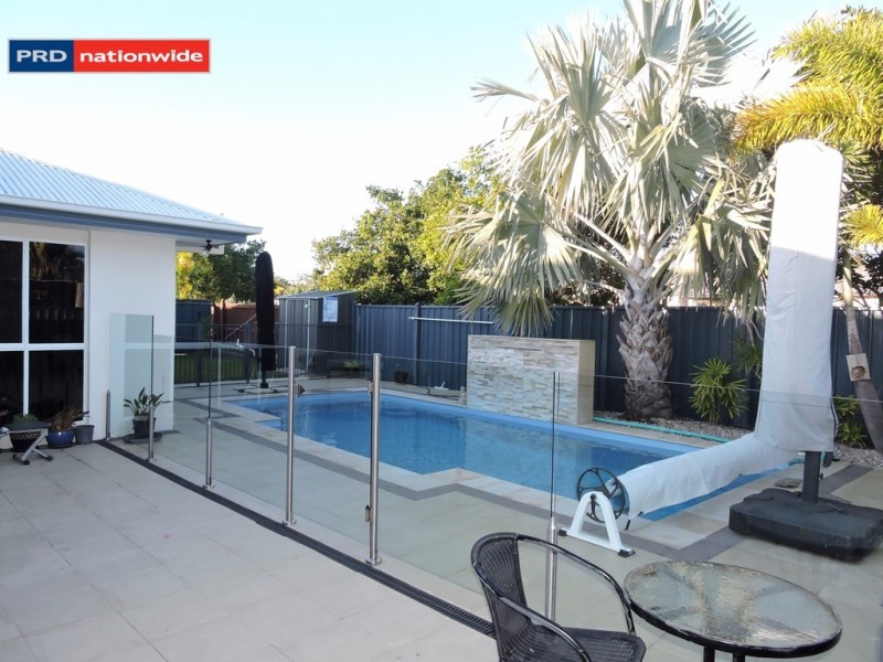273 BESTMANN RD, Sandstone Point QLD 4511