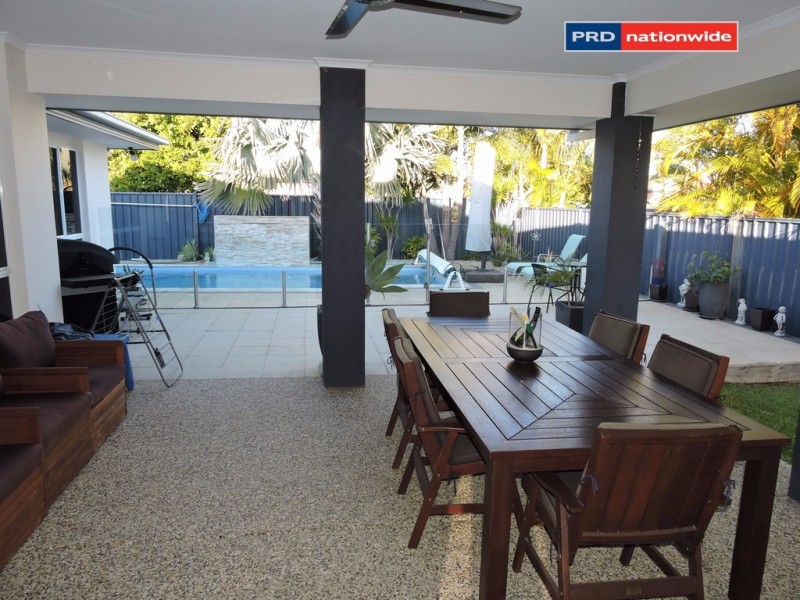273 BESTMANN RD, Sandstone Point QLD 4511