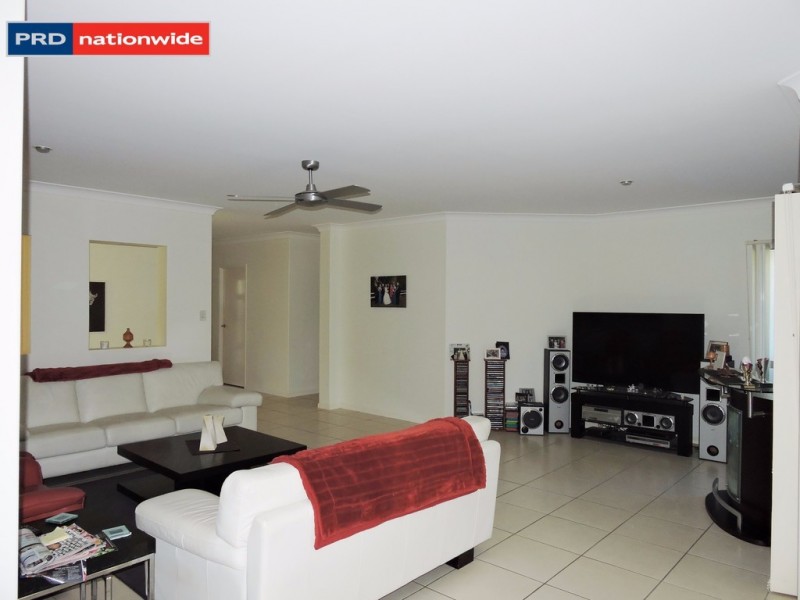 273 BESTMANN RD, Sandstone Point QLD 4511