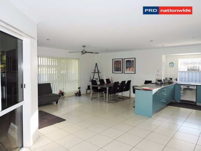 273 BESTMANN RD, Sandstone Point QLD 4511