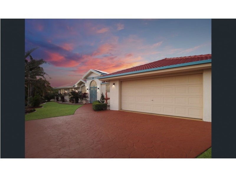 2 Headsail Drive, Banksia Beach QLD 4507