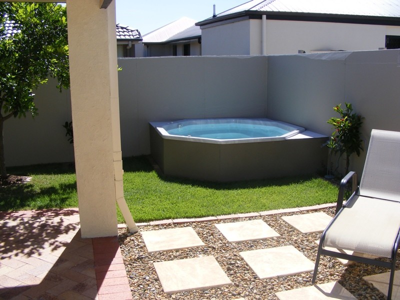 Sandstone Point QLD 4511