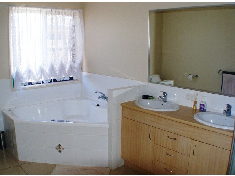 Sandstone Point QLD 4511