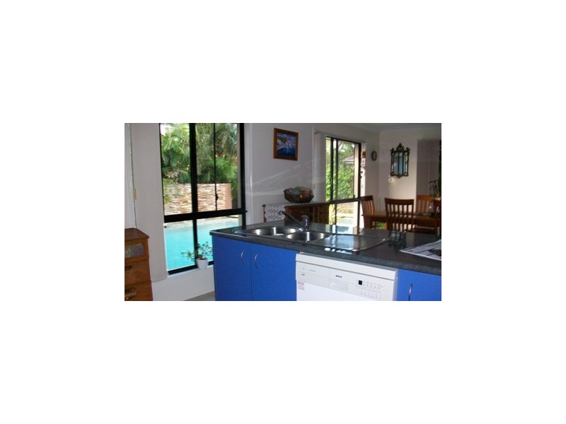 12 Reeders, Sandstone Point QLD 4511