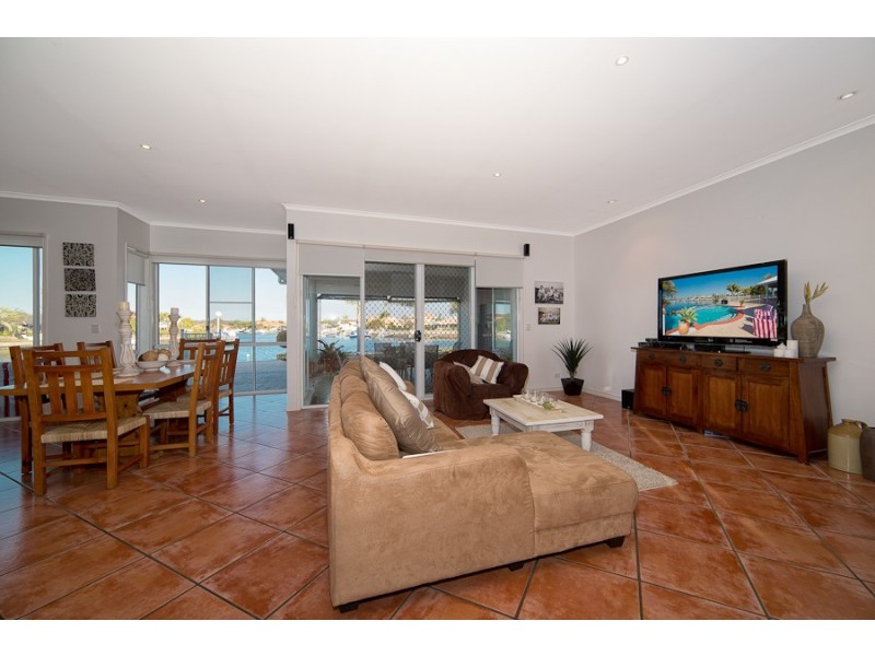7 Skysail Crt, Banksia Beach QLD 4507