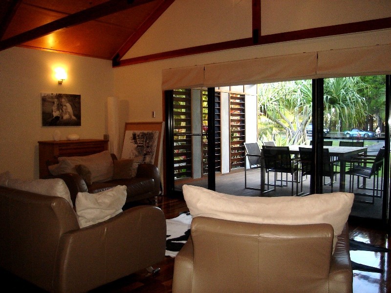 166 White Patch Esp, Bribie Island QLD 4507