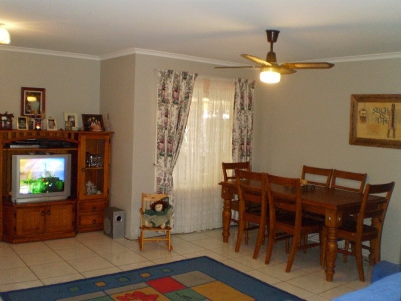 8 Gordon cres, Sandstone Point QLD 4511