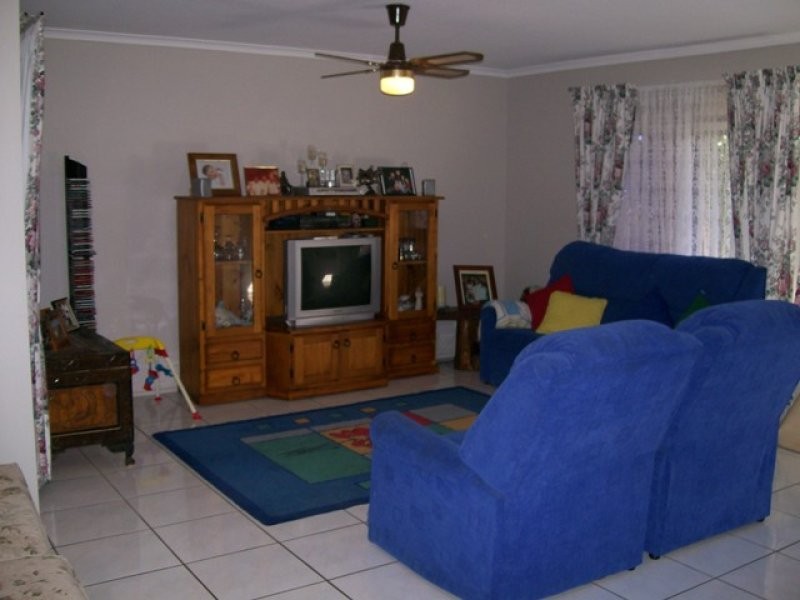 8 Gordon cres, Sandstone Point QLD 4511