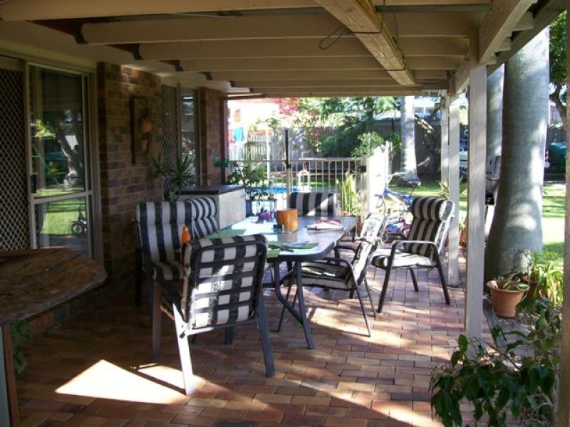 8 Gordon cres, Sandstone Point QLD 4511