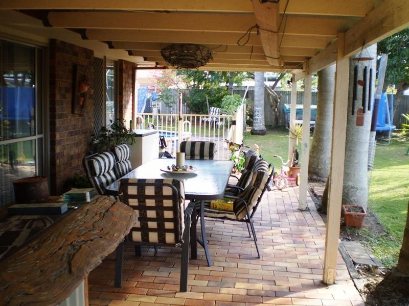 8 Gordon cres, Sandstone Point QLD 4511