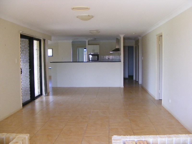 1 Wategoes Street, Sandstone Point QLD 4511