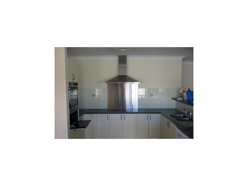 1 Wategoes Street, Sandstone Point QLD 4511