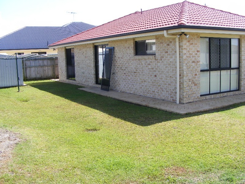 1 Wategoes Street, Sandstone Point QLD 4511