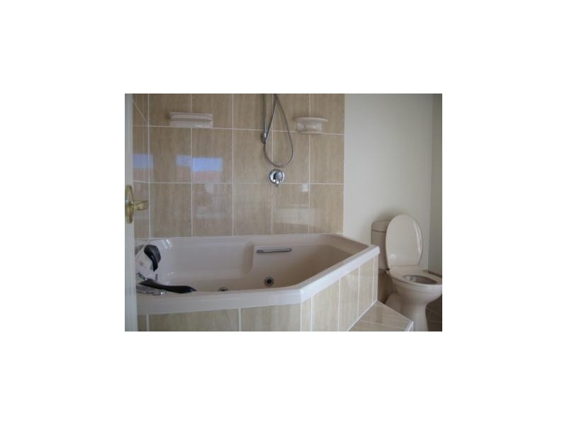 1 Wategoes Street, Sandstone Point QLD 4511