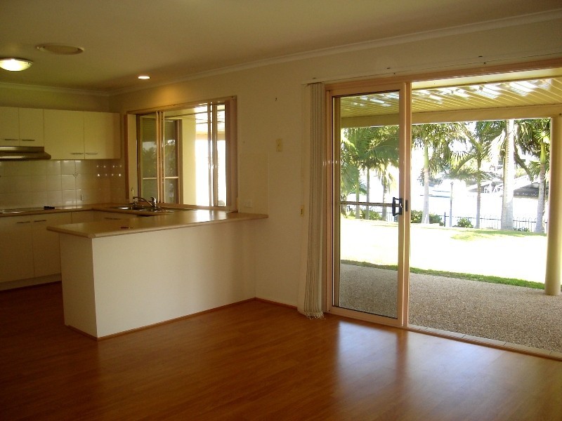 28 Topsail Circuit, Banksia Beach QLD 4507