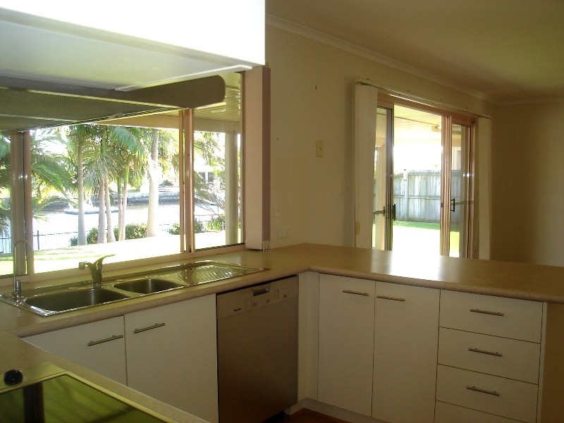 28 Topsail Circuit, Banksia Beach QLD 4507