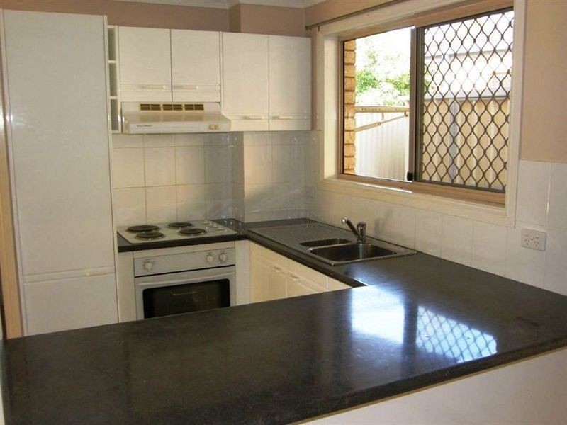 Unit 2, 5 Clarke Terrace, Sandstone Point QLD 4511
