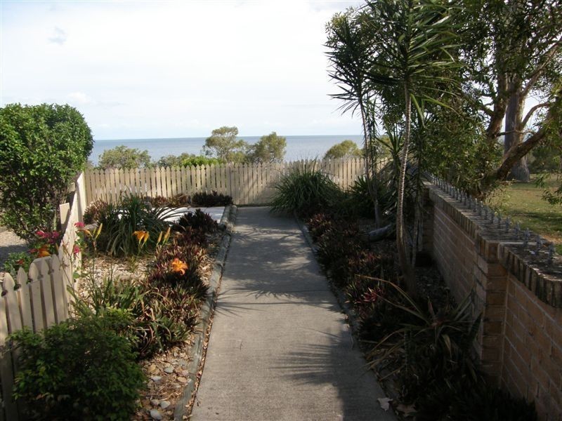 Unit 2, 5 Clarke Terrace, Sandstone Point QLD 4511
