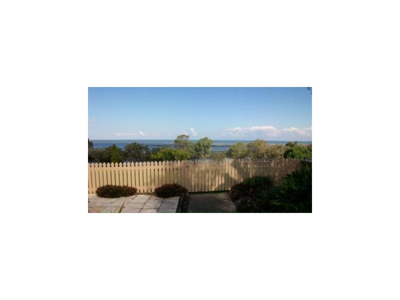 Unit 2, 5 Clarke Terrace, Sandstone Point QLD 4511