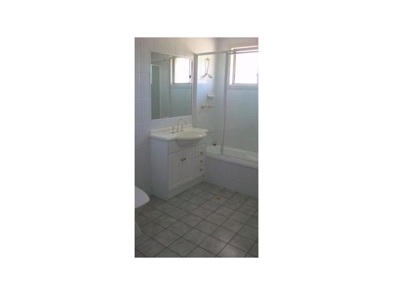 Unit 2, 5 Clarke Terrace, Sandstone Point QLD 4511