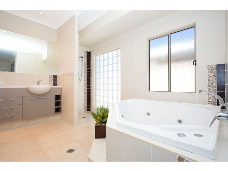 18 Barklya Cres, Bongaree QLD 4507