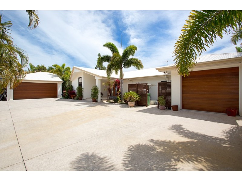 11 Botany Cres, Banksia Beach QLD 4507