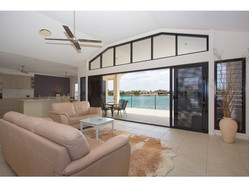 11 Botany Cres, Banksia Beach QLD 4507