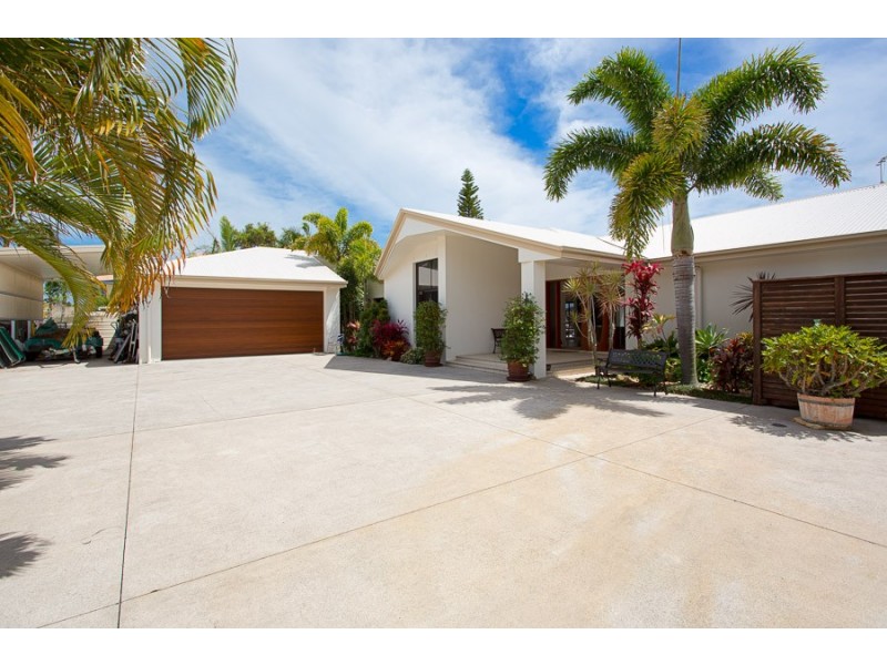 11 Botany Cres, Banksia Beach QLD 4507