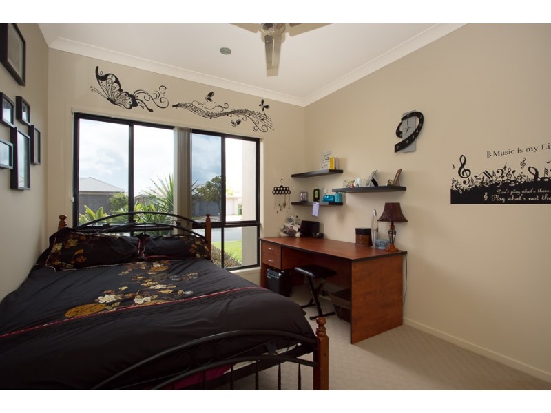 15 Pectoral Place, Banksia Beach QLD 4507