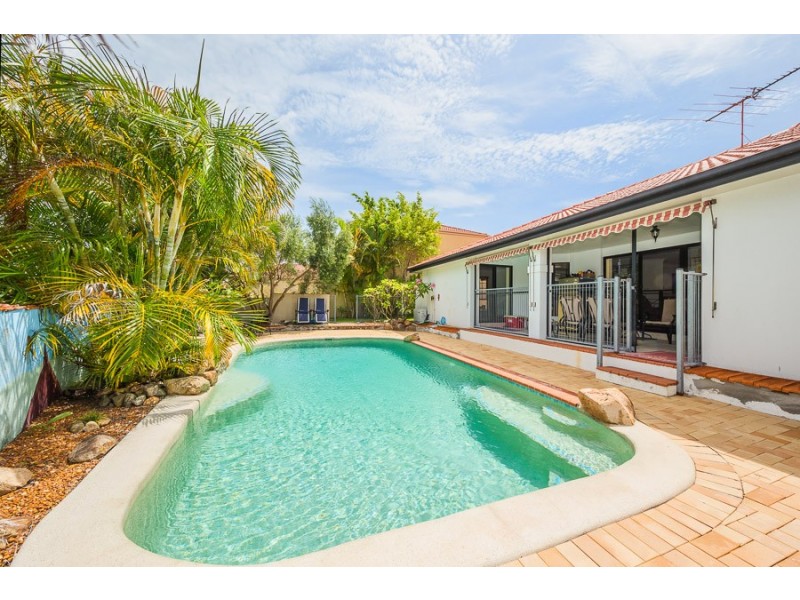 28 Dugong Crescent, Banksia Beach QLD 4507
