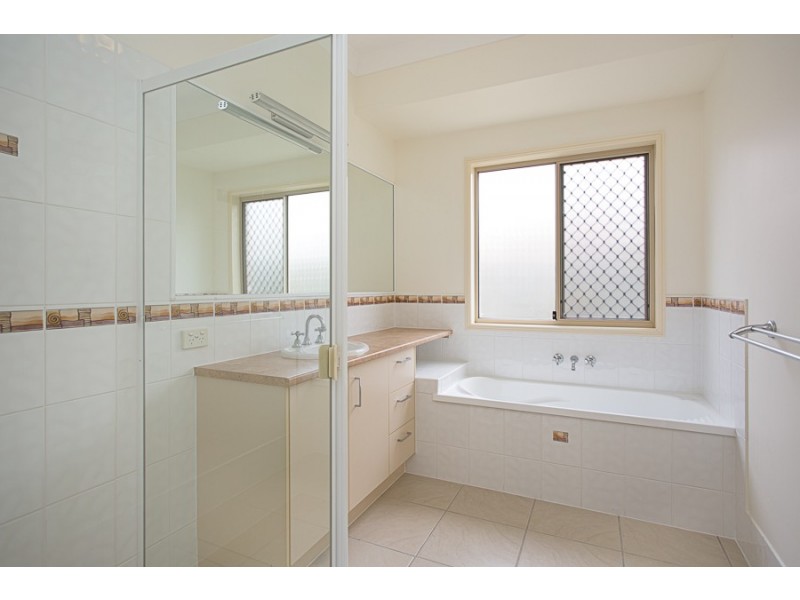 42 Topsail Crct, Banksia Beach QLD 4507