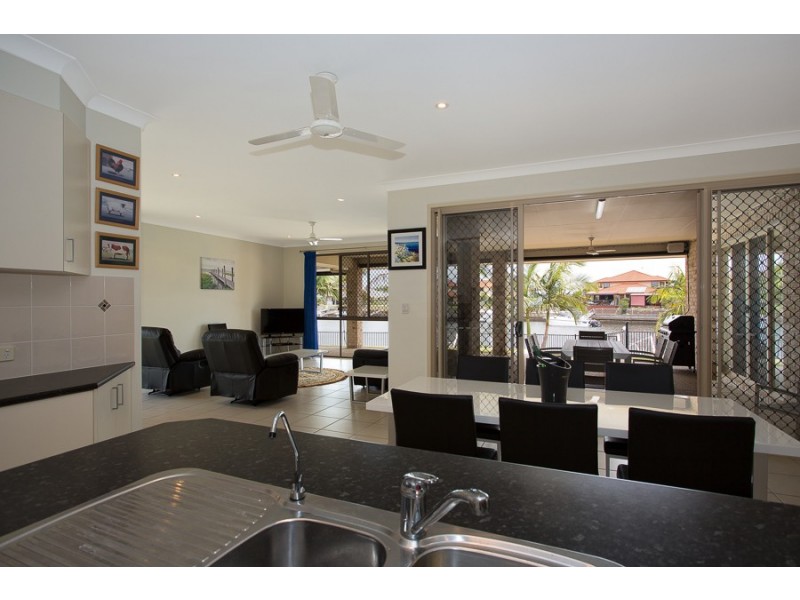 42 Topsail Crct, Banksia Beach QLD 4507