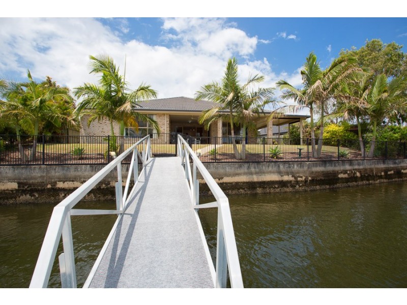 42 Topsail Crct, Banksia Beach QLD 4507