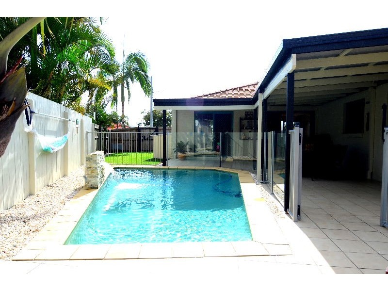 8 Voyagers Drive, Banksia Beach QLD 4507