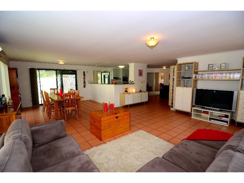 8 Voyagers Drive, Banksia Beach QLD 4507