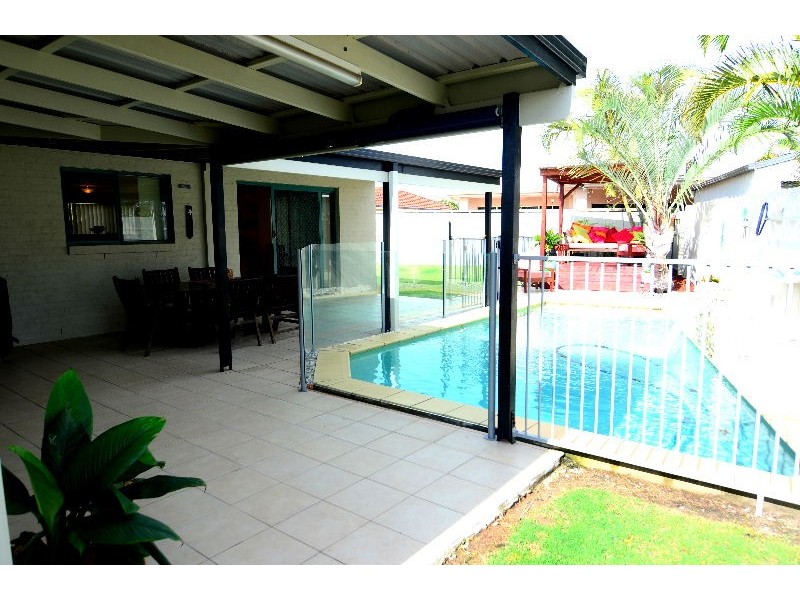 8 Voyagers Drive, Banksia Beach QLD 4507