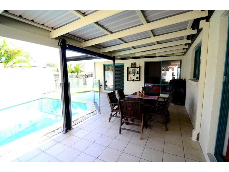 8 Voyagers Drive, Banksia Beach QLD 4507