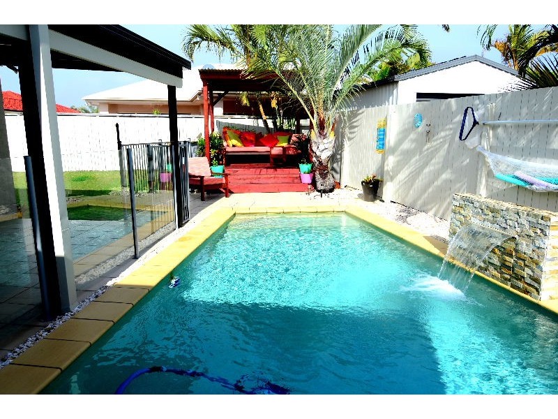 8 Voyagers Drive, Banksia Beach QLD 4507