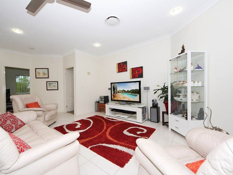 8 Whitehaven Place, Banksia Beach QLD 4507