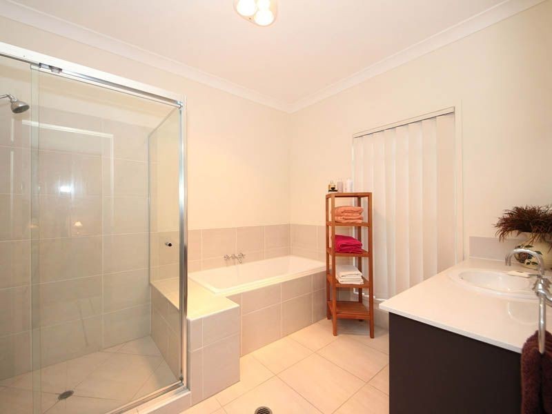 8 Whitehaven Place, Banksia Beach QLD 4507