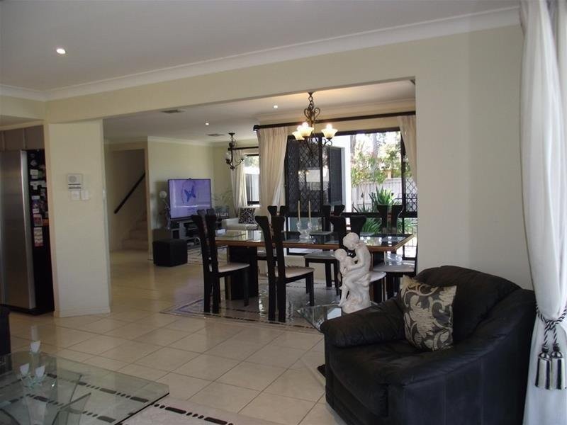 204 Endeavour Drive, Banksia Beach QLD 4507