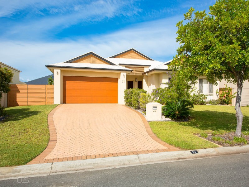 37 Raptor Parade, Banksia Beach QLD 4507