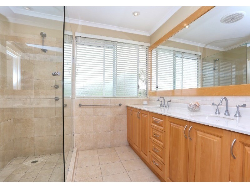 8A 16 Spinnaker Drive, Sandstone Point QLD 4511