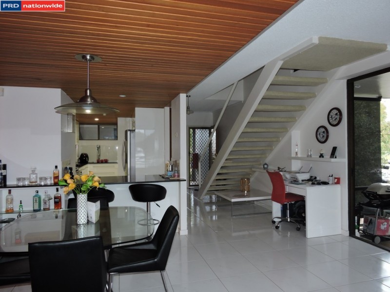 Unit 2 9-11 Spinnaker Drive, Sandstone Point QLD 4511